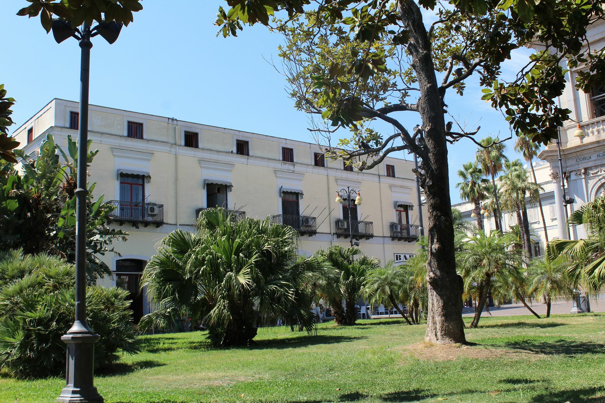 Hotel Il Santuario - Pompei Pompeji Exteriör bild